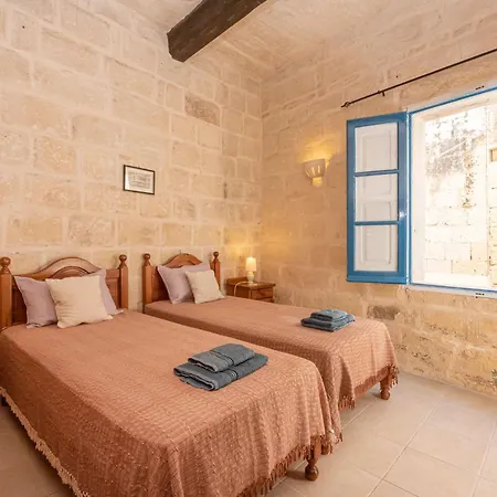 3 Bedrooms House Of Character In Near Mdina *