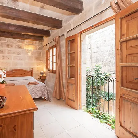 3 Bedrooms House Of Character In Near Mdina Rabat