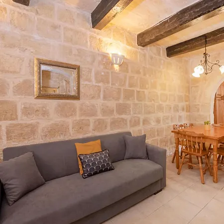 3 Bedrooms House Of Character In Near Mdina *