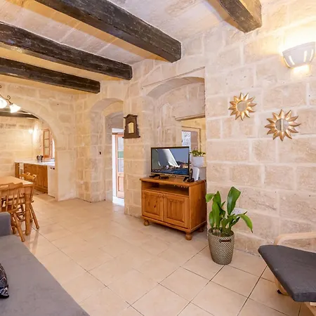 3 Bedrooms House Of Character In Near Mdina *