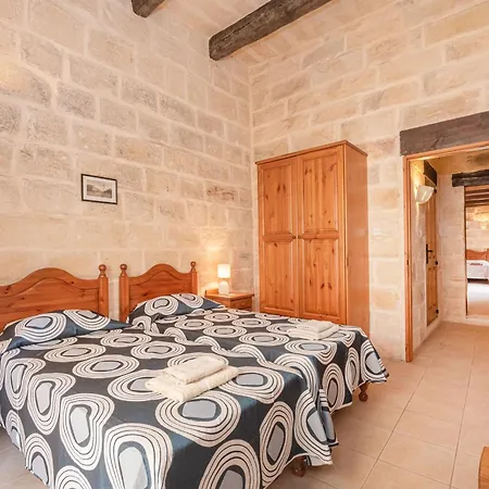 3 Bedrooms House Of Character In Near Mdina *