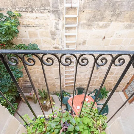 3 Bedrooms House Of Character In Near Mdina *